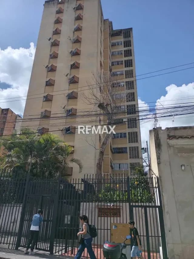 VENTA DE APARTAMENTO EN LA AV OESTE