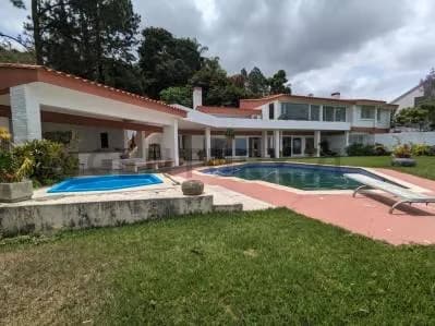 Amplia casa en la Lagunita Country Club