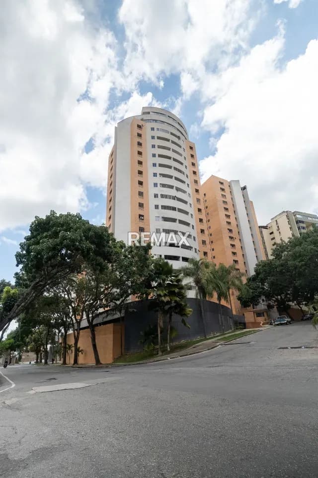 EN VENTA APARTAMENTO PLANTA 100% Urb El Parral