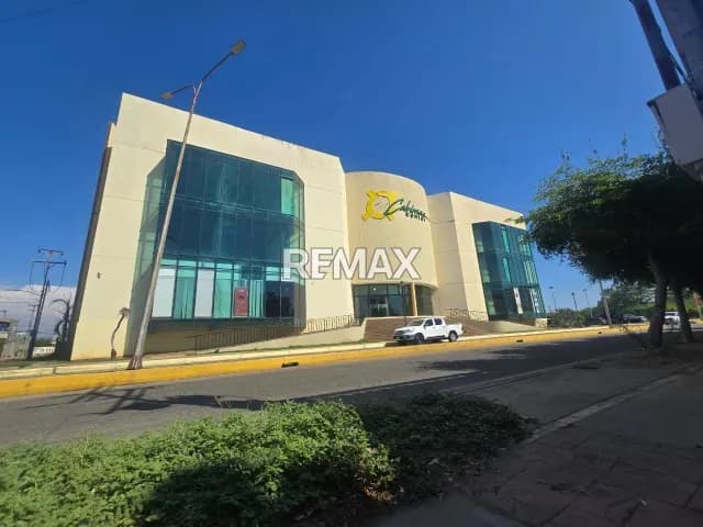 LOCAL COMERCIAL EN ALQUILER EN CABIMAS CENTER (OBRA GRIS)