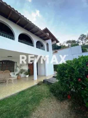 CASA EN VENTA - URB. PRADOS DEL ESTE