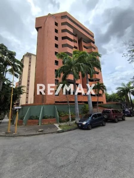 En venta amplio y cómodo apartamento en Resd. Archelon en la Urb. La Trigaleña en Valencia