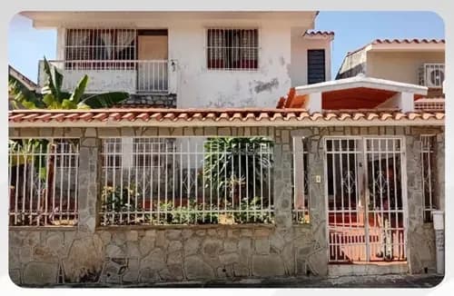 Oportunidad En Prebo Casa Prebo A Remodelar Dos Niveles, Calle Cerrada, Patio, Jardin, Clientes Compradores Directos!