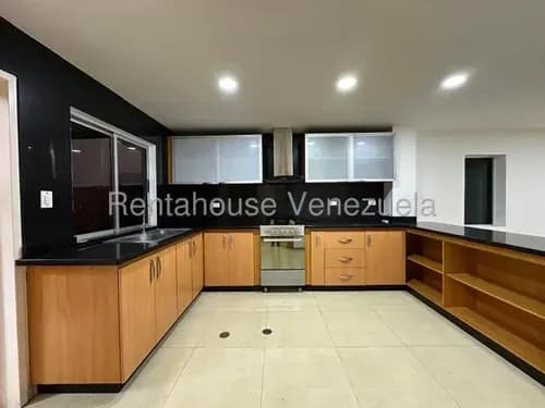 Townhouse En Alquiler Urb Valle El Castaño Maracay (planta Electrica Total) 26-22026 Avel