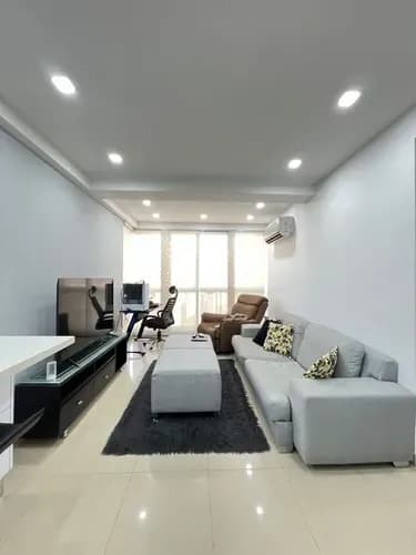 Apartamento En Alquiler En El Parral Res Utila Suite Con Planta 100 (ac)