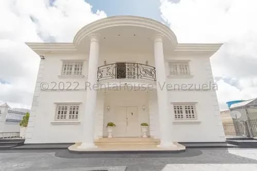 Casa En Venta,el Placer Mls #26-17713 Sc Espectacular Casa Remodelada, Con Estilo Ingles Moderno, Ubicada En Una Exclusiva Urbanización Privada