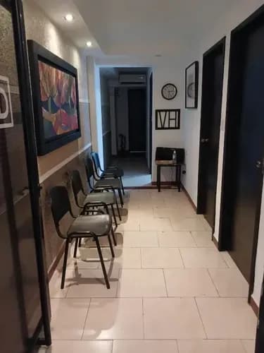 Espacioso Consultorio Amoblado En Venta Ubicado En La Urb. Calicanto. Maracay Edo Aragua