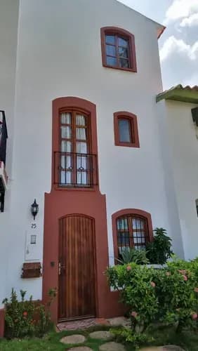 En Alquiler Acogedora Y Cómoda Villa En Estilo Mediterráneo En El C.r. Pueblo Viejo