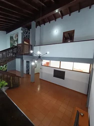 Yn *en Venta Casa Trigal Centro, Valencia Carabobo Con Potencial Comercial* Se Vende Casa De 590m2 De Terreno Y 708m2 De Construcción Potencial Comercial 3 Niveles, Distribuidos De La Siguien