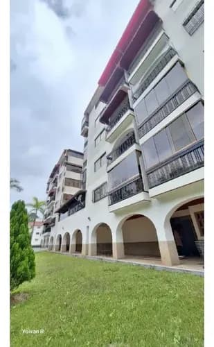 Apartamento En Venta A Remodelar Urb . Las Salias