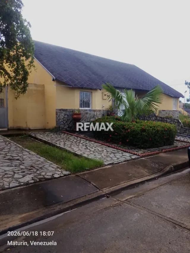 Se Vende Casa en la Zona Industrial, condominio Valle Grande.