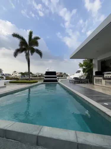 Hermosa Casa De Lujo Y Confort En Alquiler Lecheria Venezuela Zona Exclusiva De Alto Valor 10.500$ Mensual Muelle Propio Y Piscina