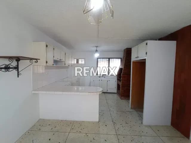 SE ALQUILA APARTAMENTO EN BARRIO SUCRE