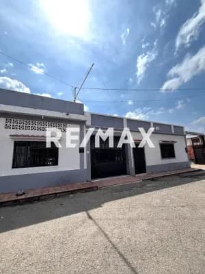 SE VENDE CASA EN SAN ANTONIO