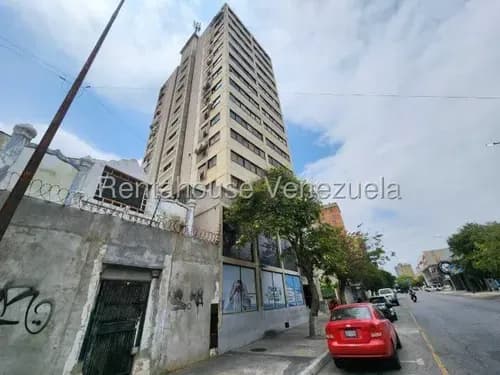 Karen García Ofrece Cómoda Oficina En Venta En Centro De Barquisimeto, Con Amplios Ambientes Bien Organizados, Ideal Para Áreas De Trabajo. Reuniones. O Recepción.