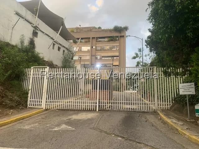 Apartamento (1 Nivel) en Alquiler en Colinas de Bello Monte, Distrito Metropolitano