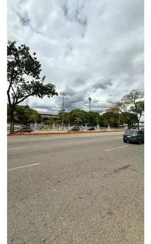 Local En Alquiler - Venta En Av. Bolívar Norte Valencia. Tcl L 9682582