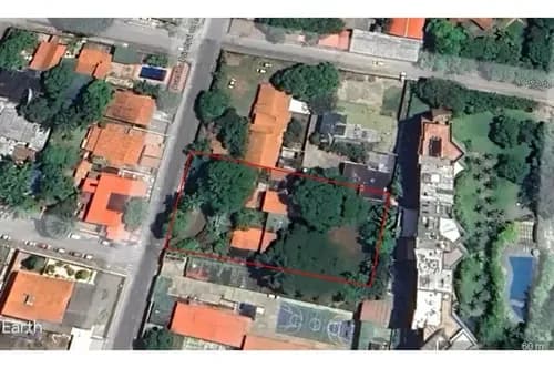 En Venta Terreno En Avenida Principal Los Chorros, Zonificación V-3, Bv