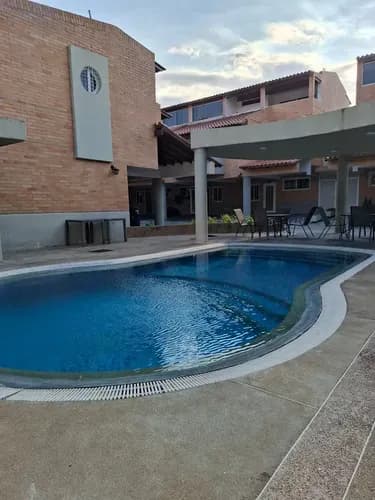 Yia Townhouse En Mañongo,, Clientes