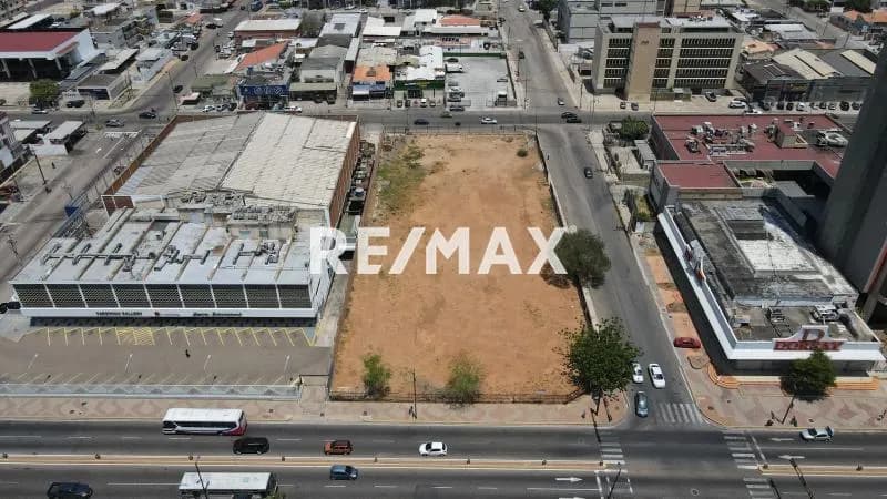 Se Alquila terreno en la calle 77, avenida 5 de Julio, zona este