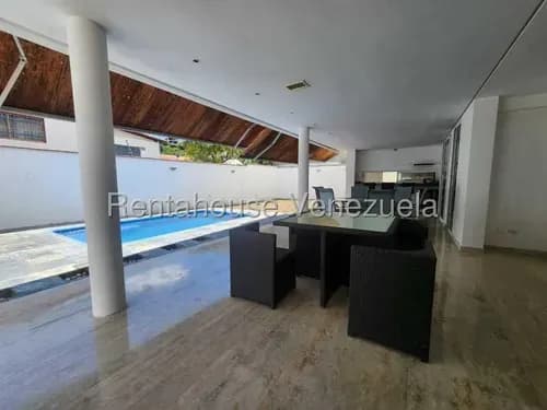 Af- Casa En Venta En Santa Paula, Amplia, Remodelada, Con Piscina, Ubicada En Calle Cerrada Con Vigilancia