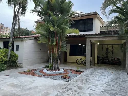 C-5276. Alexora Vende Lujosa Casa Residencial Remodelada, En El Conjunto Privado Golden House. (6,4,6)