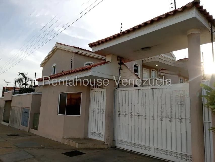 Townhouse (1 Nivel) en Venta en Avenida Milagro Norte, Zulia