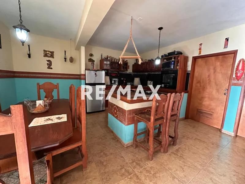 CASA EN VENTA EN GUANADITO SUR