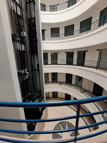 Alquiler O Venta De Oficina En El Centro Profesional Reda Buildin Gz