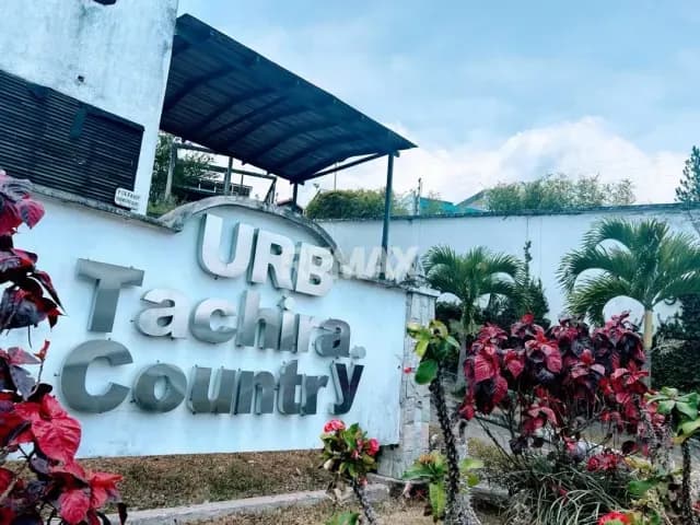 SE VENDEN PARCELA N16 O TERRENO EN EXCLUSIVA UBICADO EN PIRINEOS 2 VILLA COUNTRY