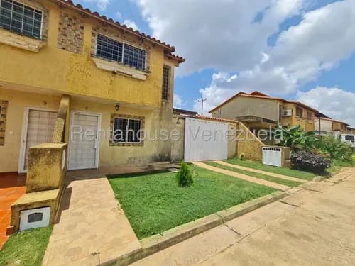 Se Alquila Townhouse En Residencias Las Clavellinas