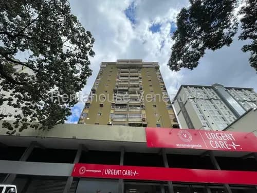 Amplio Y Cómodo Apartamento En Venta En Andrés Bello Maracay 26-10374 Irrr