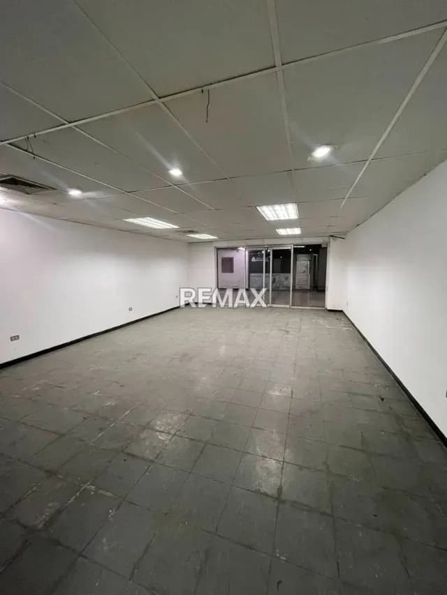 En Venta Local Comercial en el C.C. Paseo las Industrias. (al lado de la Alcaldía de Valencia)