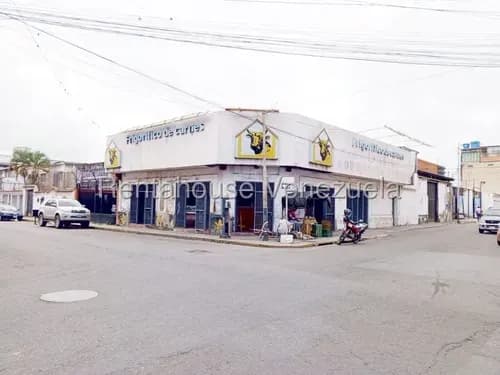En Venta Constituida Por Un Local Comercial De 360 Mts2, Centro De Barquisimeto Lara /y/v/*y