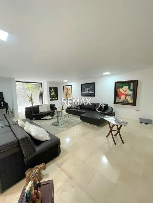Hermosa Casa en Cumbres de Curumo