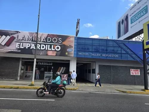Galpón Con Local Comercial A Pie De Calle Para Show Room En Chacao.
