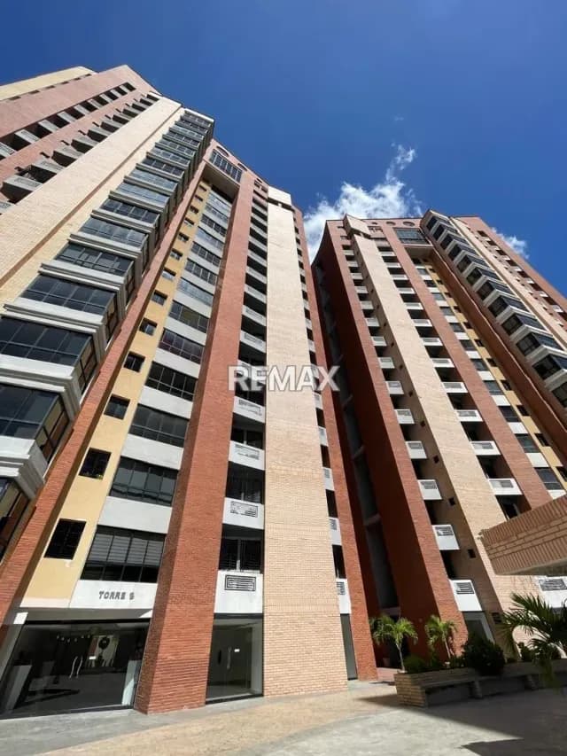 En Alquiler excelente y moderno apartamento en uno de los edificios más modernos en el triángulo del este