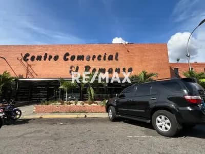 En venta amplio local en CC El Remanso