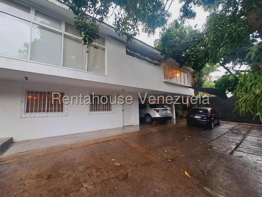 Casa (Multipes Niveles) en Venta en Prados del Este, Distrito Metropolitano