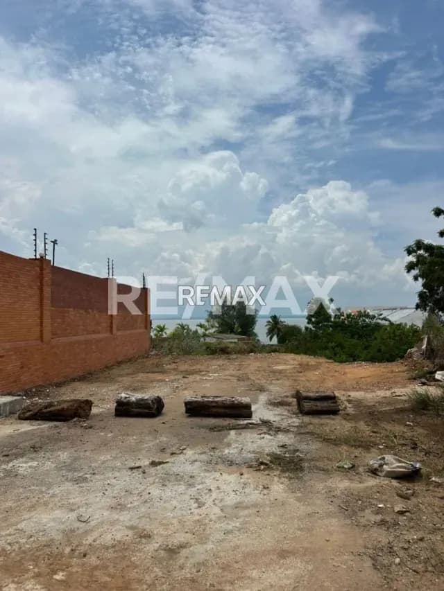 TERRENO EN VENTA EN AVENIDA EL MILAGRO