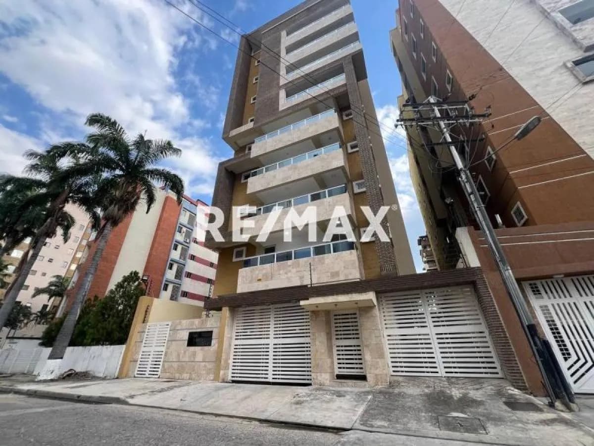 Apartamento en Urb. El Bosque Res. Caesars Palace