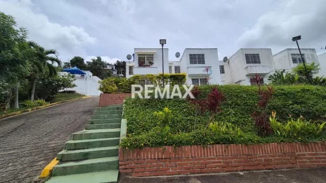 Townhouse (Duplex) en Venta en Bosques de la Lagunita