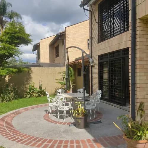 Vendo O Alquilo Elegante Casa Equipada Monteclaro Lagunas. Con Hermoso Jardin Y Vista Panorámica