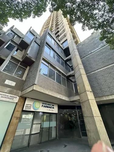 Local A Pie De Calle, Torre Phelps En Plaza Venezuela Una De Las Zonas Mas Concurrida De Caracas