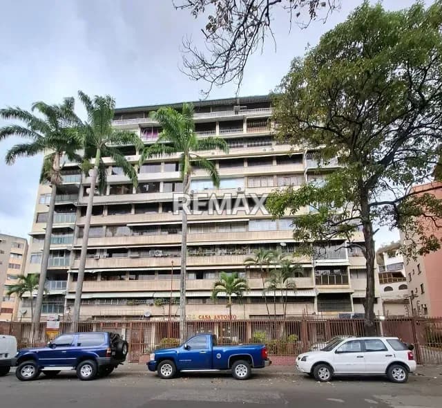 APARTAMENTO EN ALQUILER LOS CHAGUARAMOS