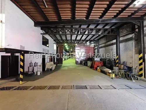 Galpón-depósito En Venta En La Yaguara De 1.300 Mts2 Con Fácil Acceso