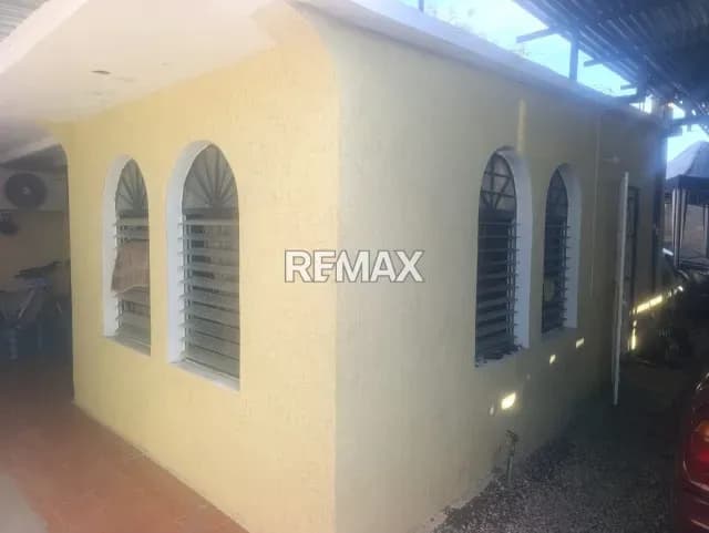 EN VENTA COMODA CASA EN EL TRIGAL CABUDARE