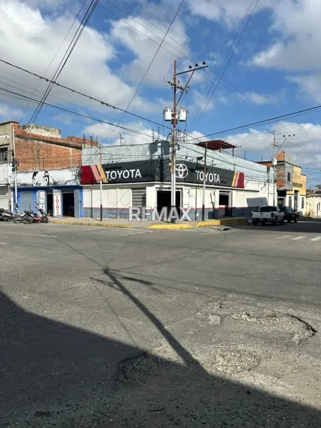 EN VENTA LOCAL COMERCIAL EN EL CENTRO-OESTE