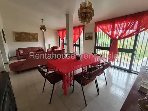 Kc.g #25-19148 Bella Casa En Venta Con Excelente Mantenimiento Ubicada En Carrizal, Urbanización Altos De Corralito.