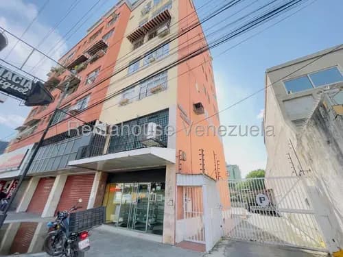 Apartamento En Venta En Avenida Mariño Maracay Piso Bajo Agua Seguridad Grande Comodo 3 Habitaciones 2 Baños Cocina Empotrada Nela 26-5771
